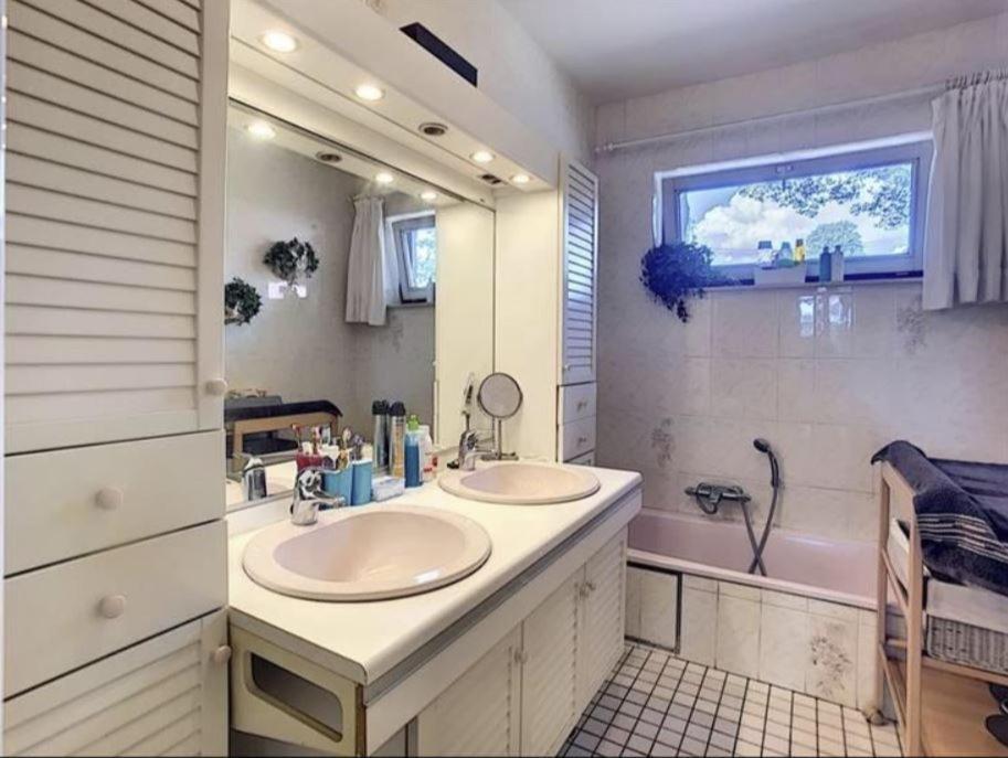 Suite Familiale Avec 2 Chambres Dans Une Villa - Quartier Vert Et Boise - 5 Kms De Намюр Екстериор снимка